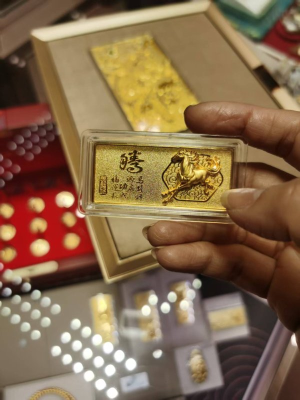 油市承压大跌，黄金白银走强，实物金与黄金ETF需求凸显