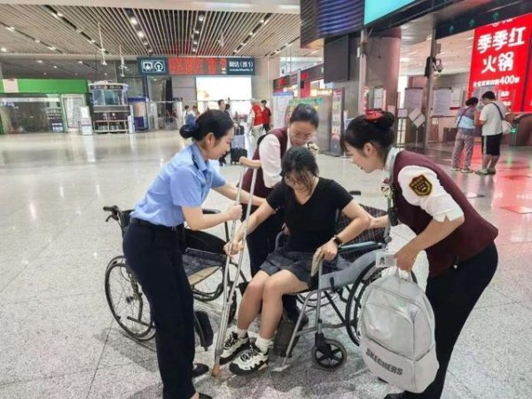 全程护航不缺位！这些旅客火车出行别忘提前预约