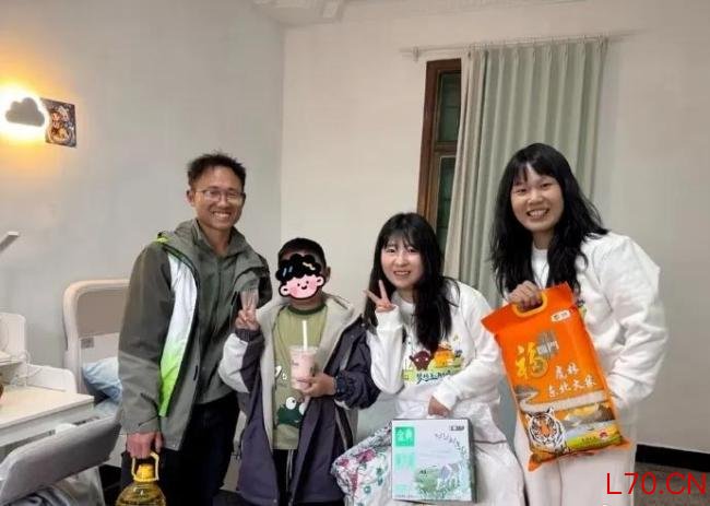 一点点资助男孩长期班级前三