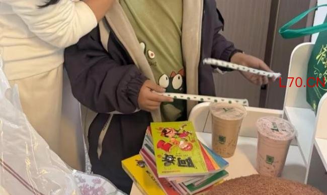 一点点资助男孩长期班级前三 争议背后的故事