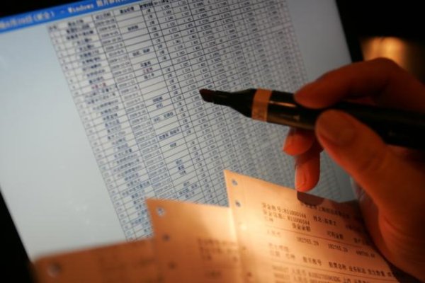 原油暴涨？黄金新高？全球股市巨震？美以打击伊朗后全球市场将怎么走