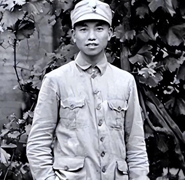 宋时轮村口架机枪防萧克, 这场“鸿门宴”改变3位上将命运